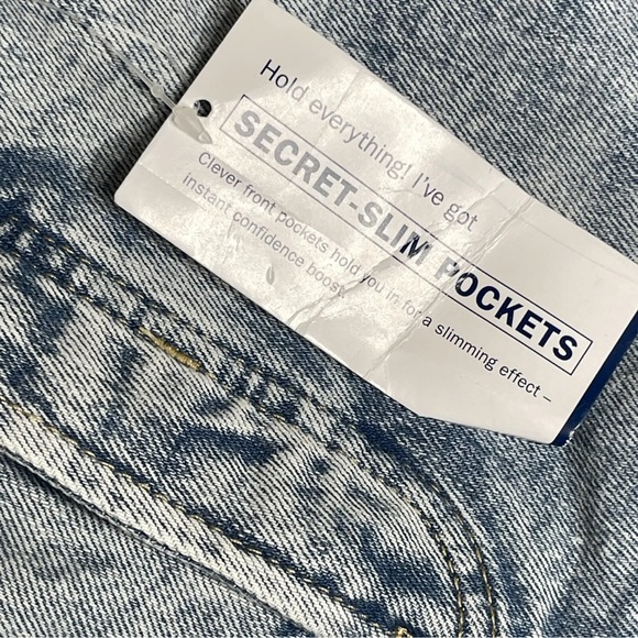 NEW Old Navy Sky Hi Straight Jeans Womens Sise 6 Distressed Light Wash Raw Hem - Picture 5 of 11